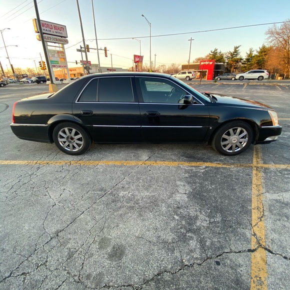 ‘07 Cadillac DTS - Picture 4 of 10